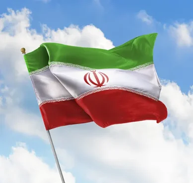 پرچم ایران در آسمان